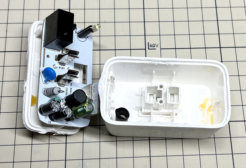 スイッチボットスマートプラグ分解02